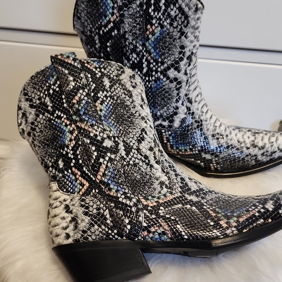 Women's Snakeskin Western Boots NWOT - Picture 6 of 7